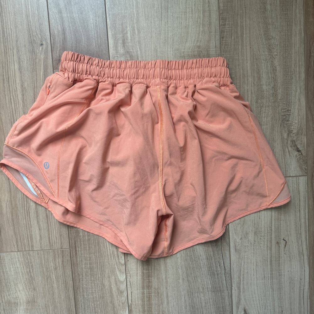 Lululemon orange high rise hotty hot short size 6 4”
